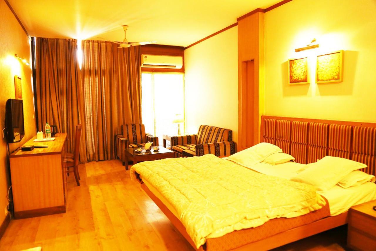 Hotel H26 Chandīgarh Exteriör bild