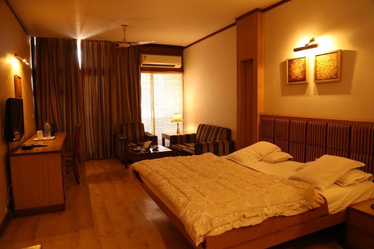 Hotel H26 Chandīgarh Exteriör bild